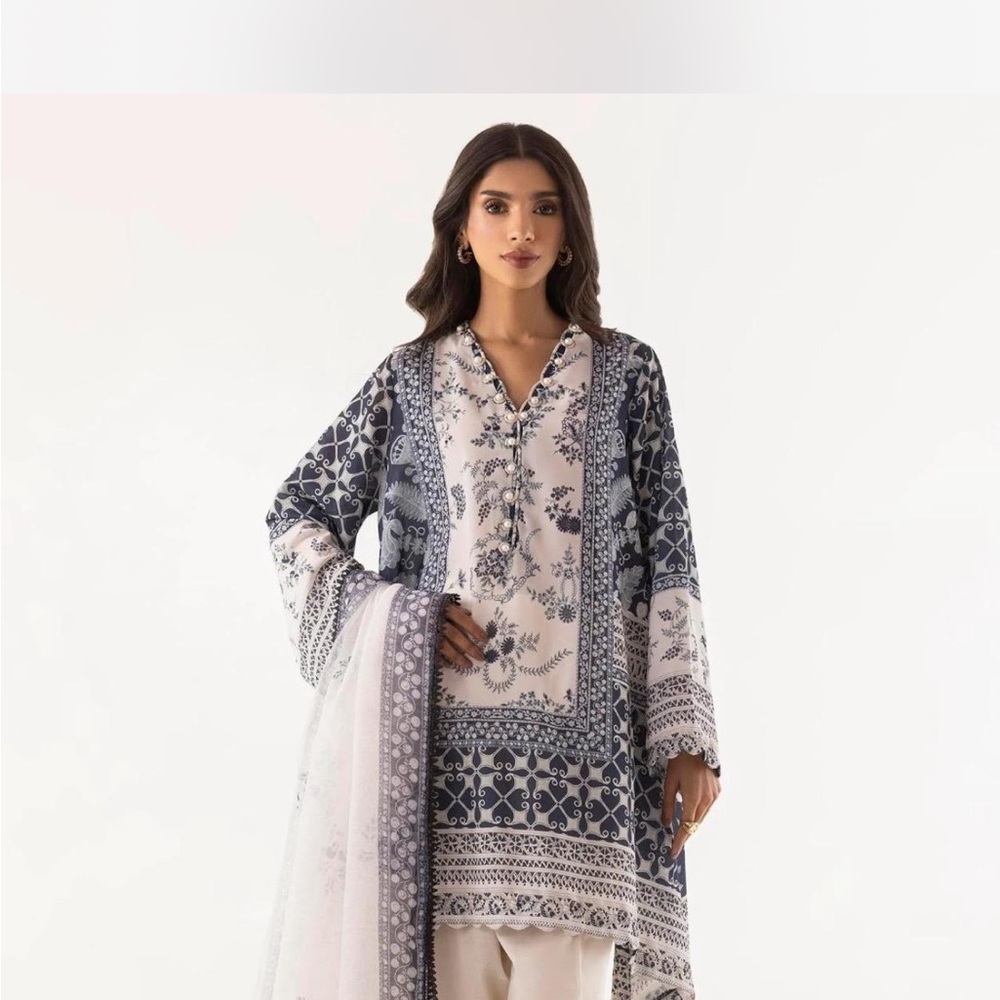 Chic Navy and White Floral Women's Kurta and Dupatta